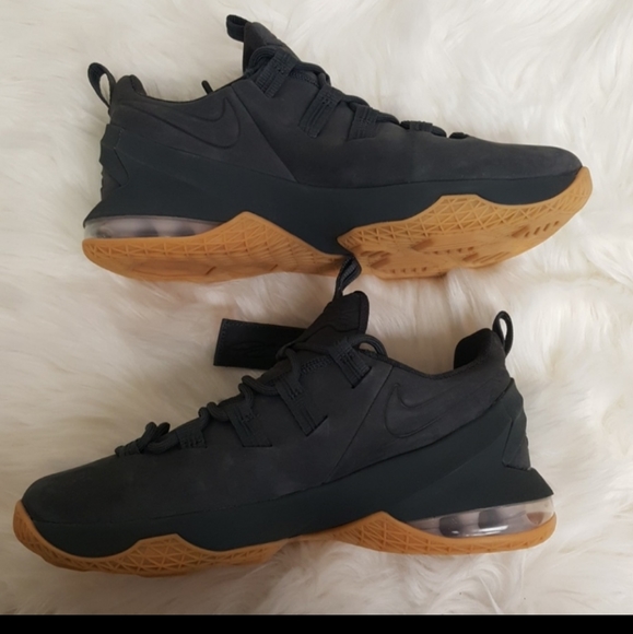 LeBron 13's low top - Picture 4 of 8